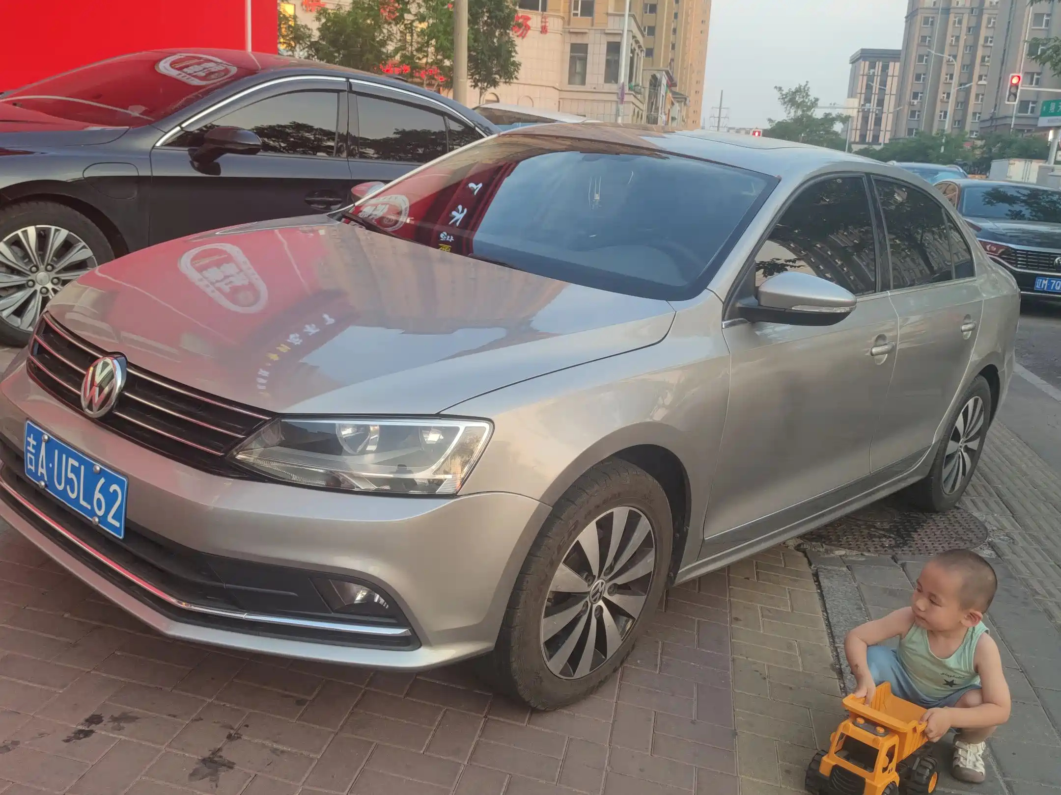 VOLKSWAGEN SAGITAR