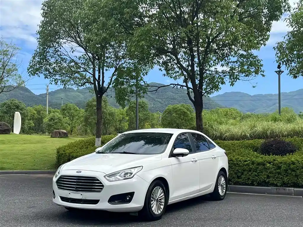 FORD ESCORT 2015