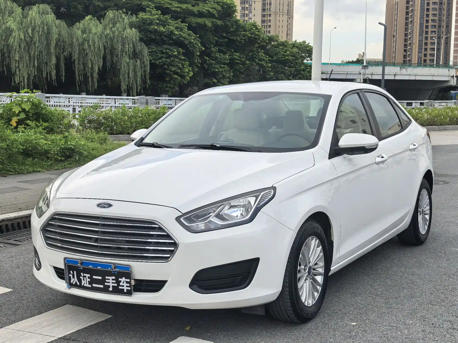 FORD ESCORT 2017