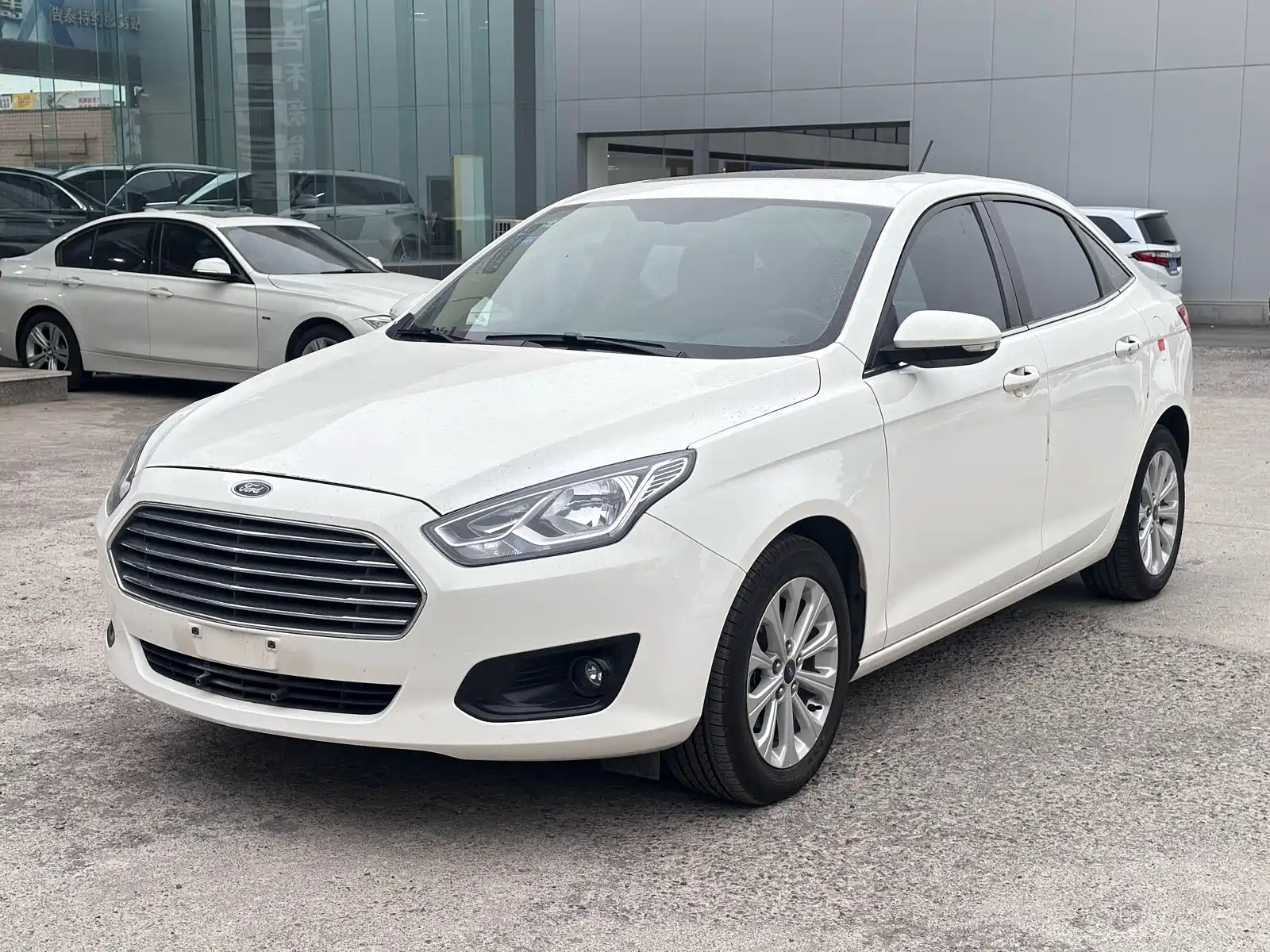 FORD ESCORT 2017