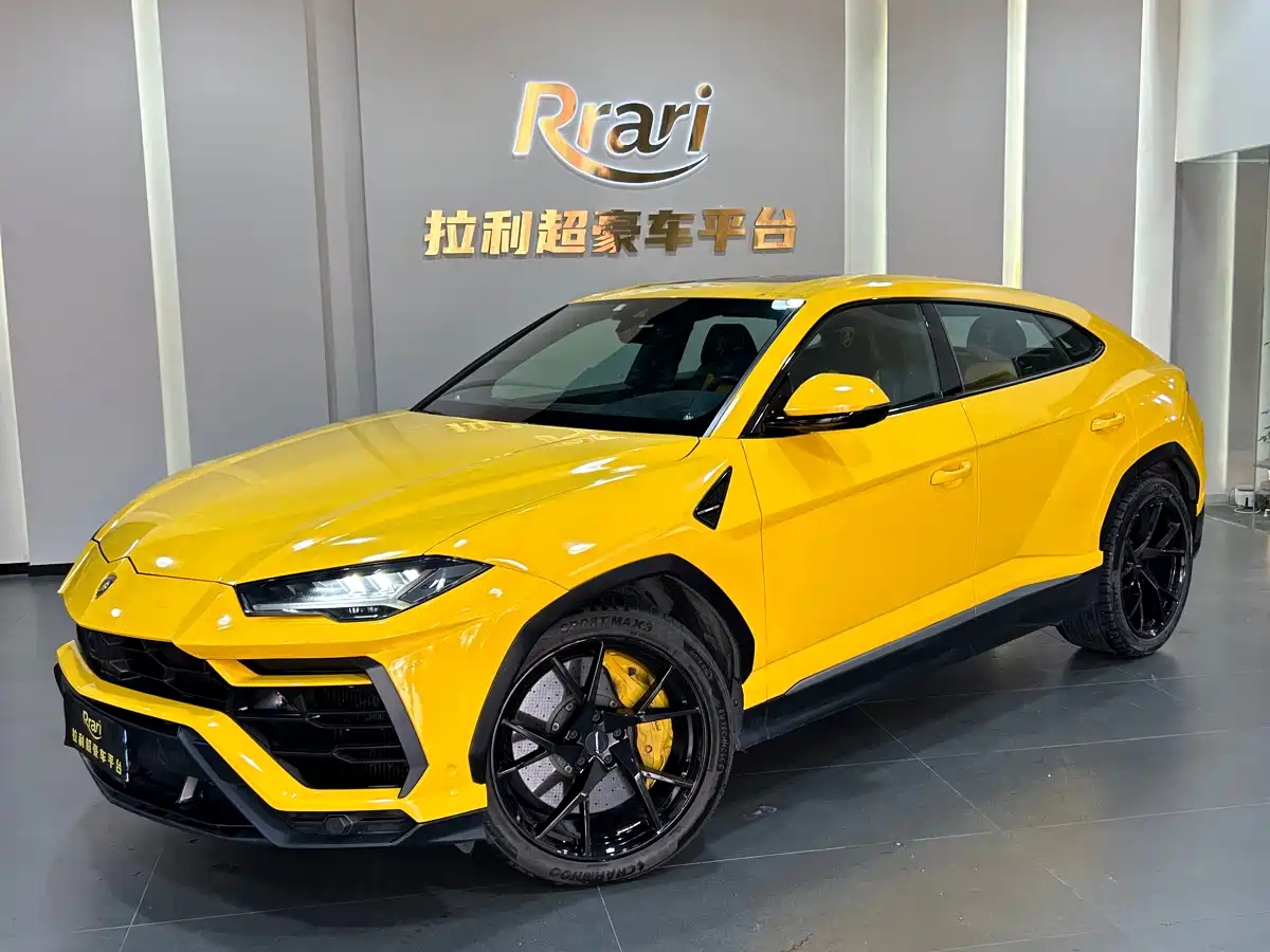 LAMBORGHINI URUS 2018