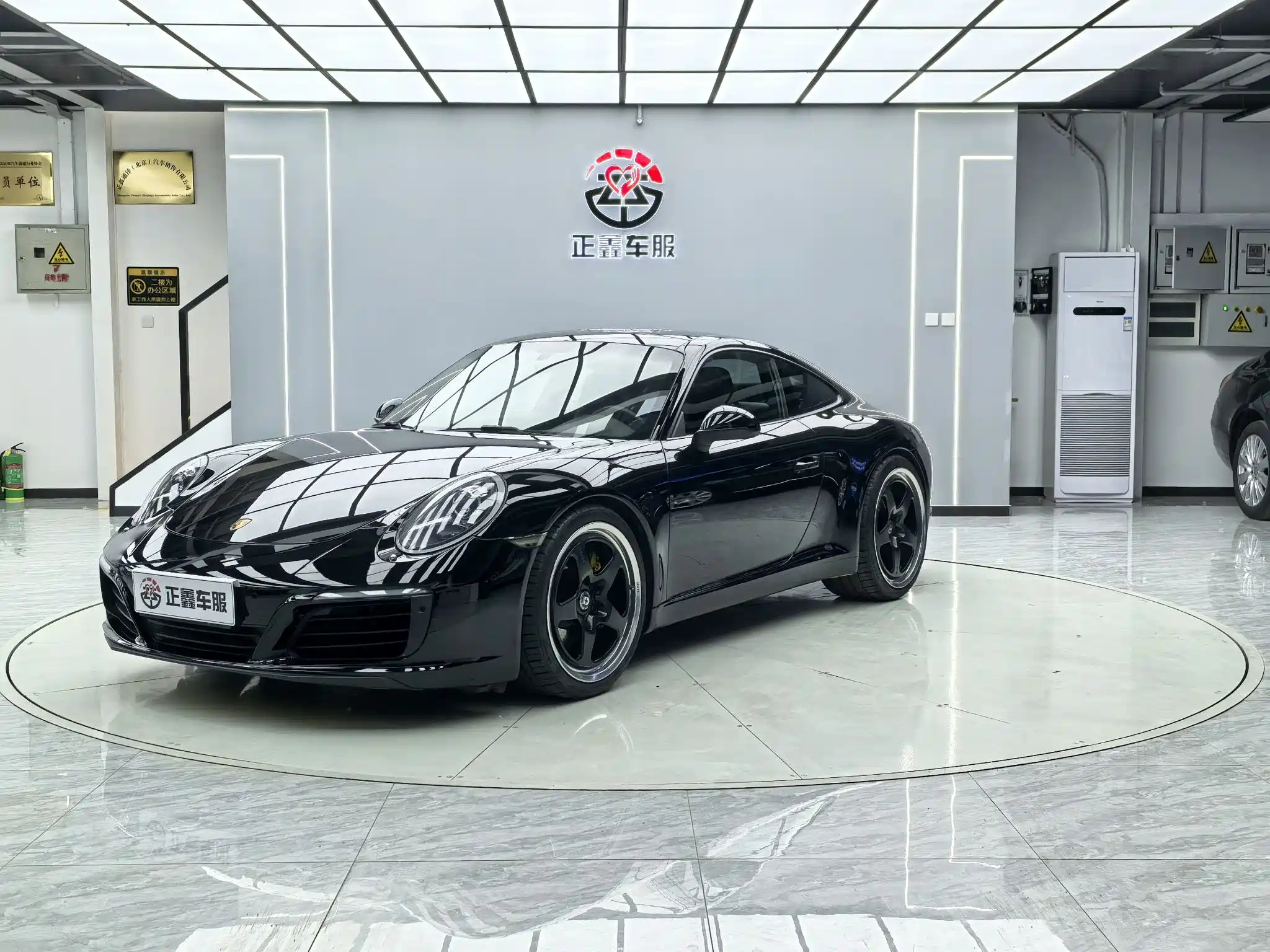 PORSCHE 911 2016
