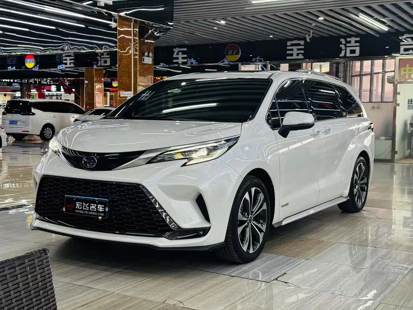 TOYOTA GRANVIA 2023
