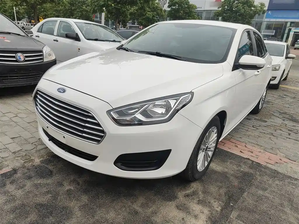 FORD ESCORT 2017