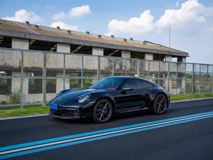 PORSCHE 911 2023