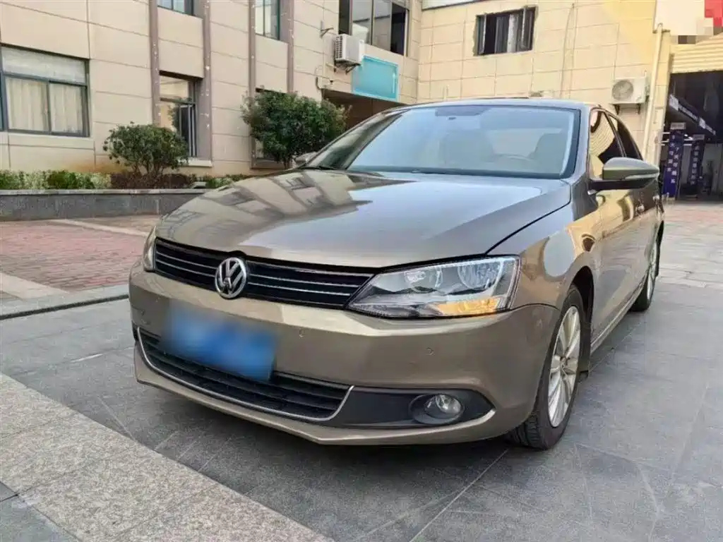 VOLKSWAGEN SAGITAR 2014