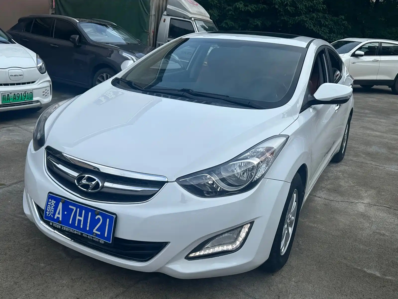 HYUNDAI ELANTRA