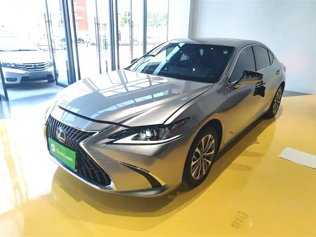 LEXUS ES 2022