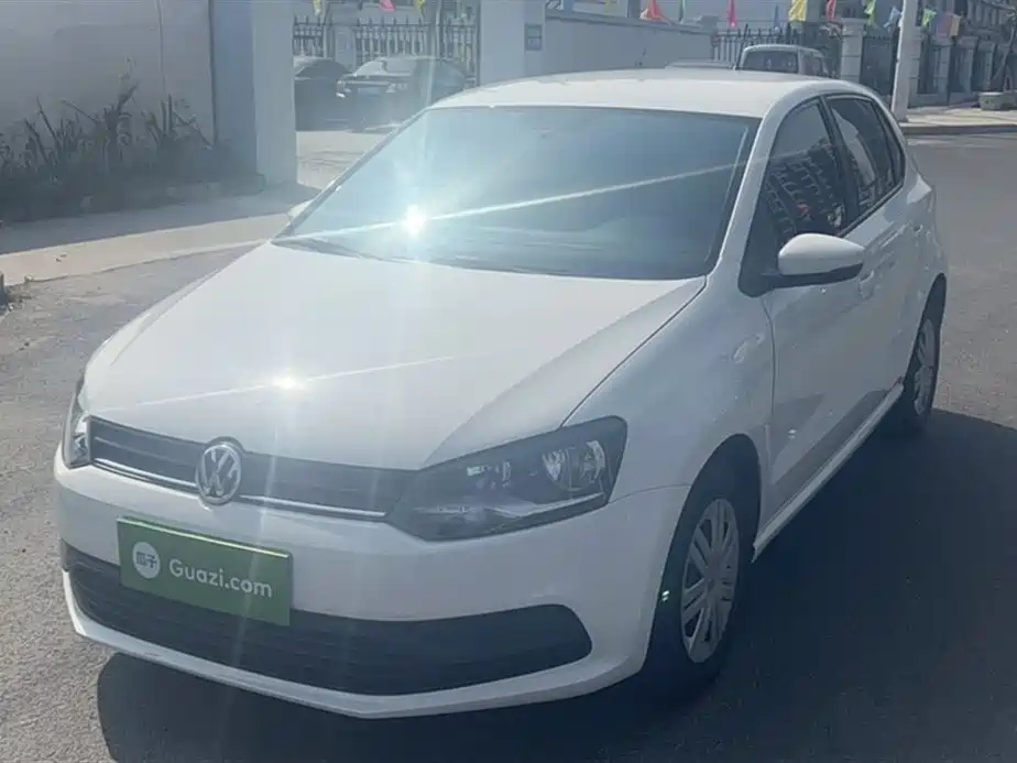 VOLKSWAGEN POLO 2016