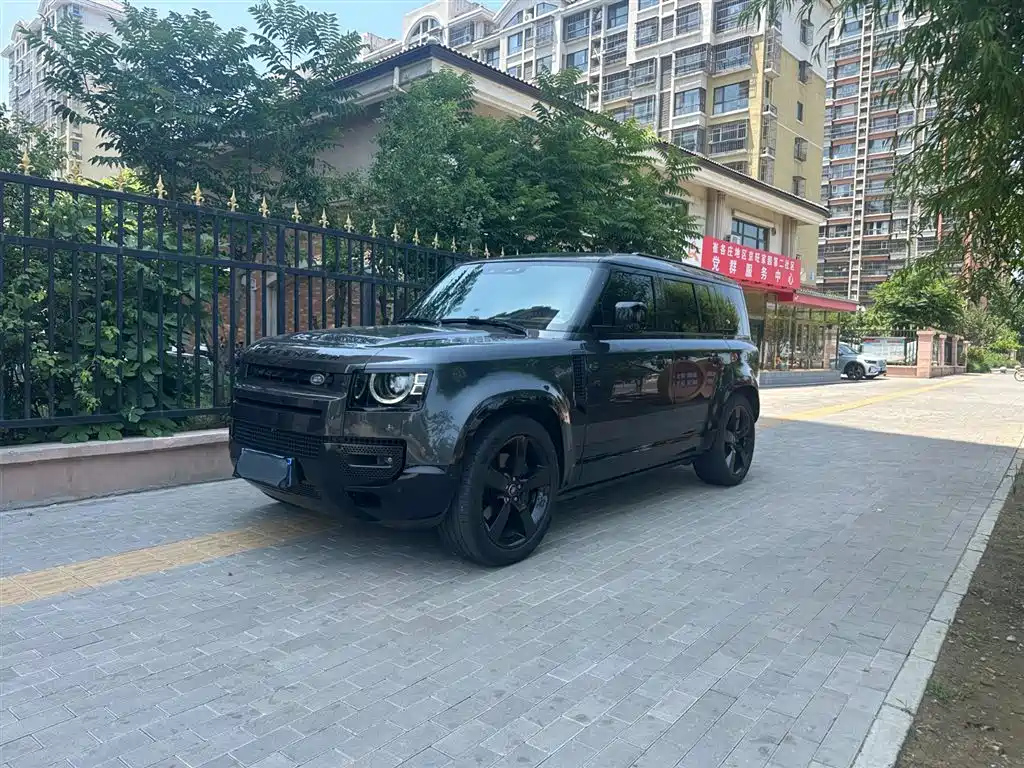 LAND ROVER DEFENDER 2024