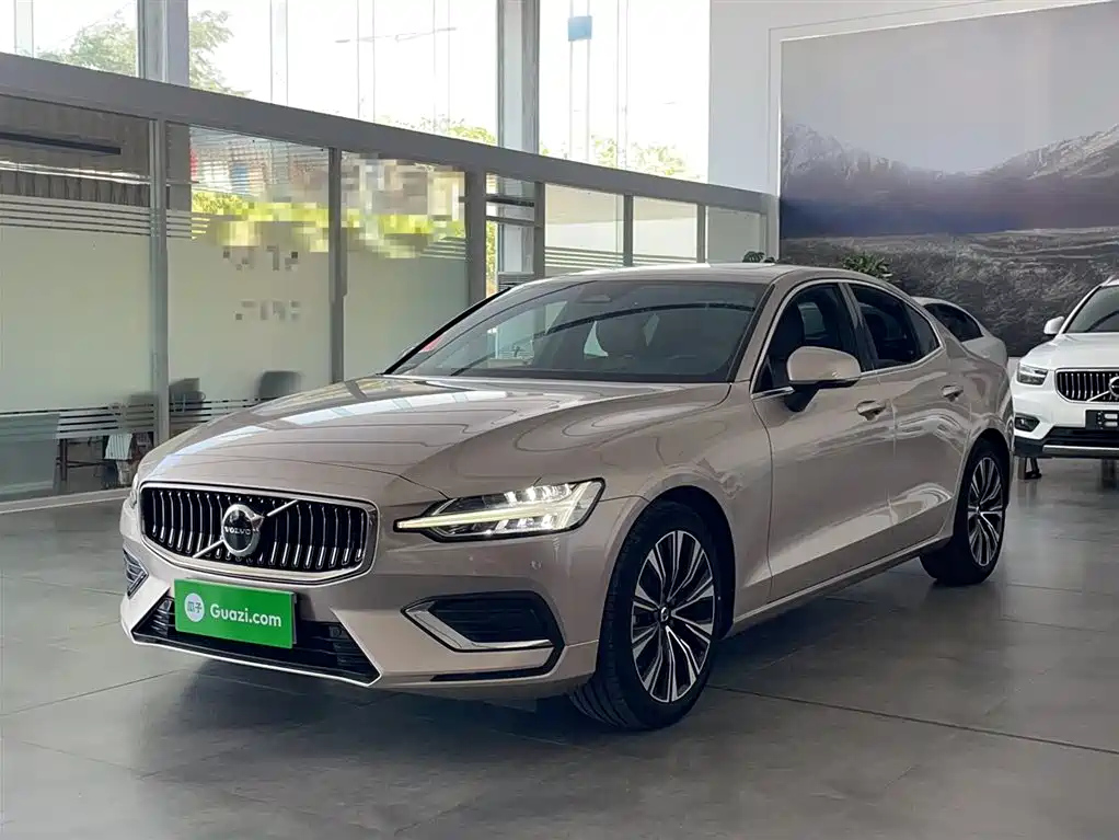 VOLVO S60 2023