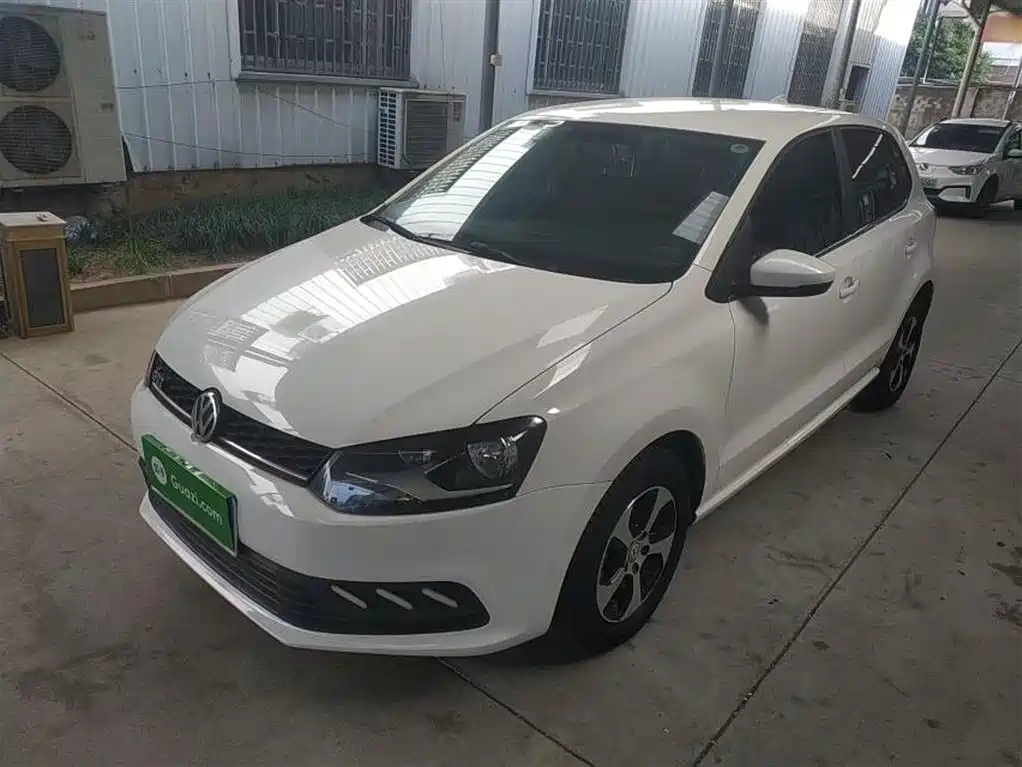 VOLKSWAGEN POLO 2016
