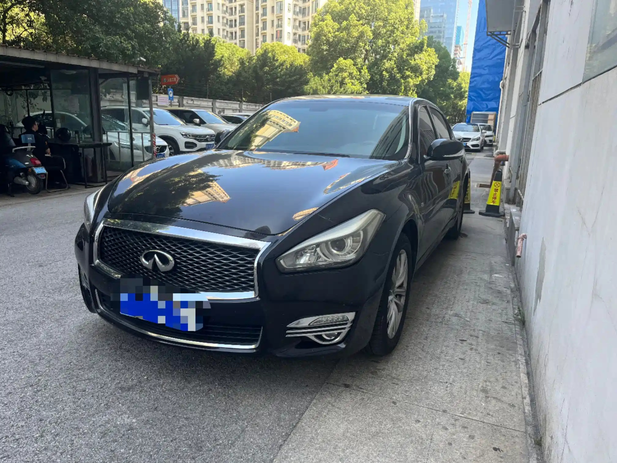 INFINITI Q70 2015