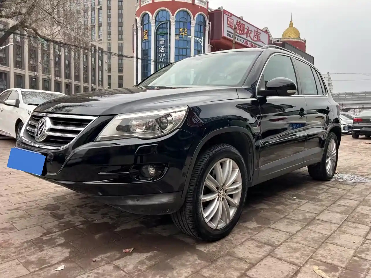 VOLKSWAGEN TIGUAN