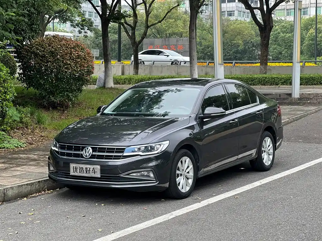 VOLKSWAGEN BORA 2020