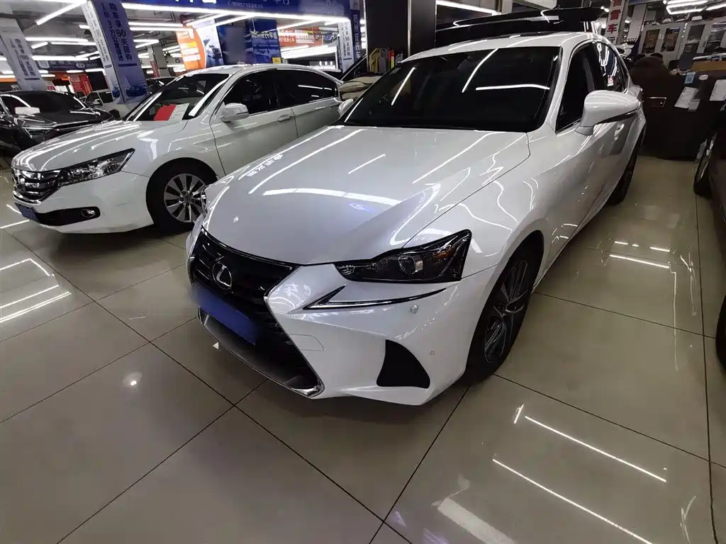 LEXUS IS 2017