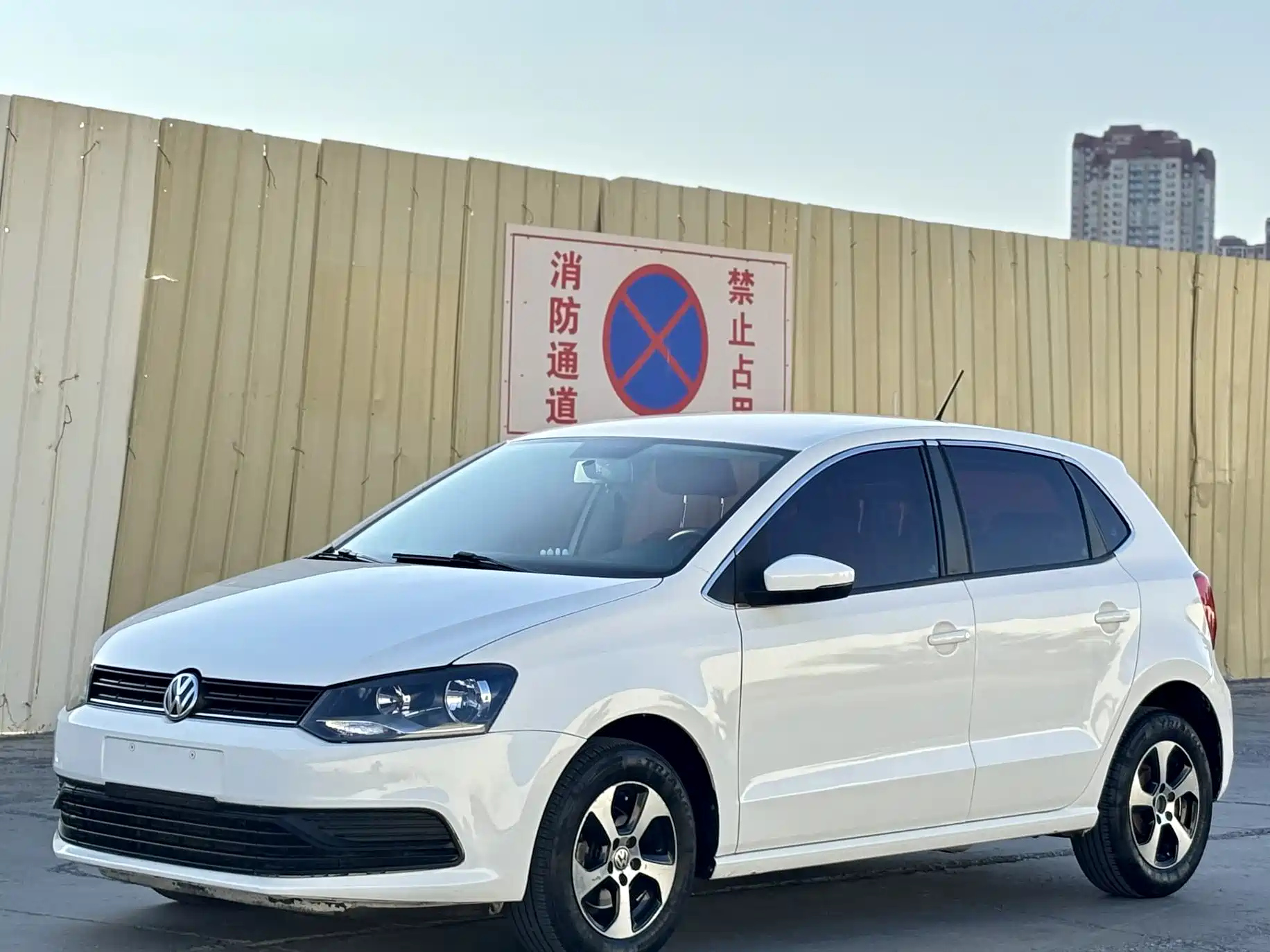 VOLKSWAGEN POLO 2016