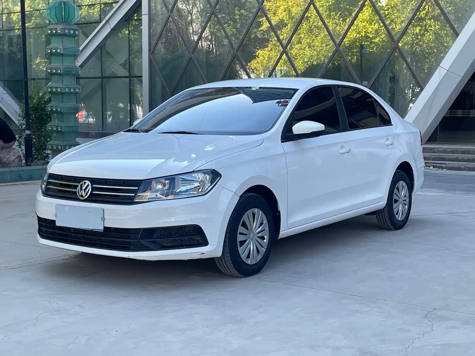 VOLKSWAGEN SANTANA 2019