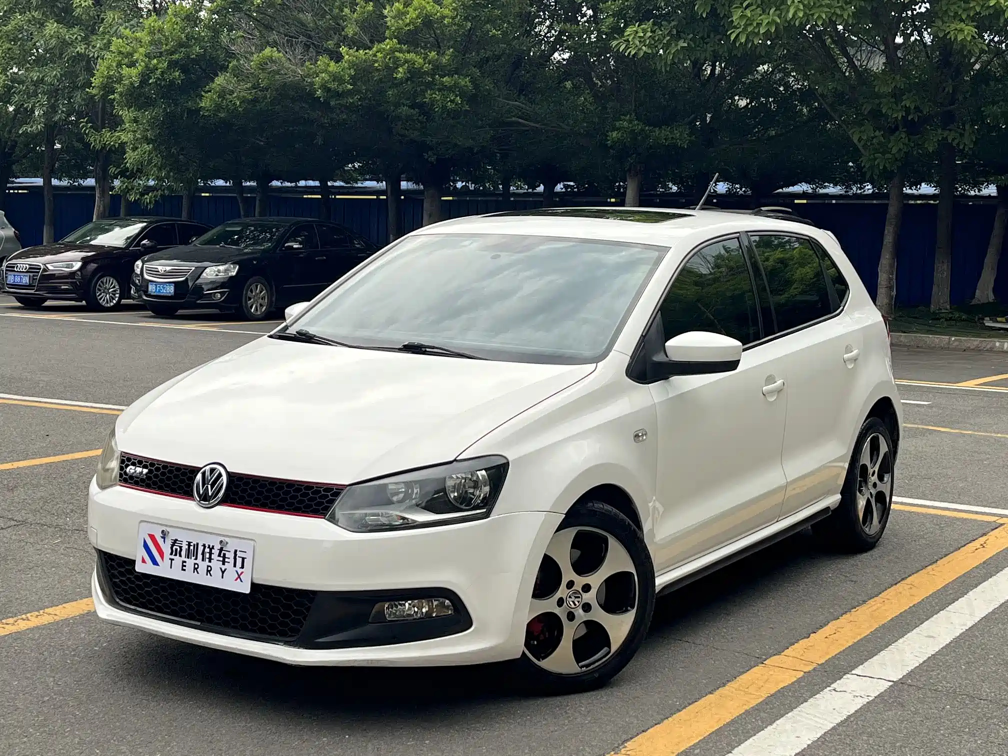 VOLKSWAGEN POLO 2012