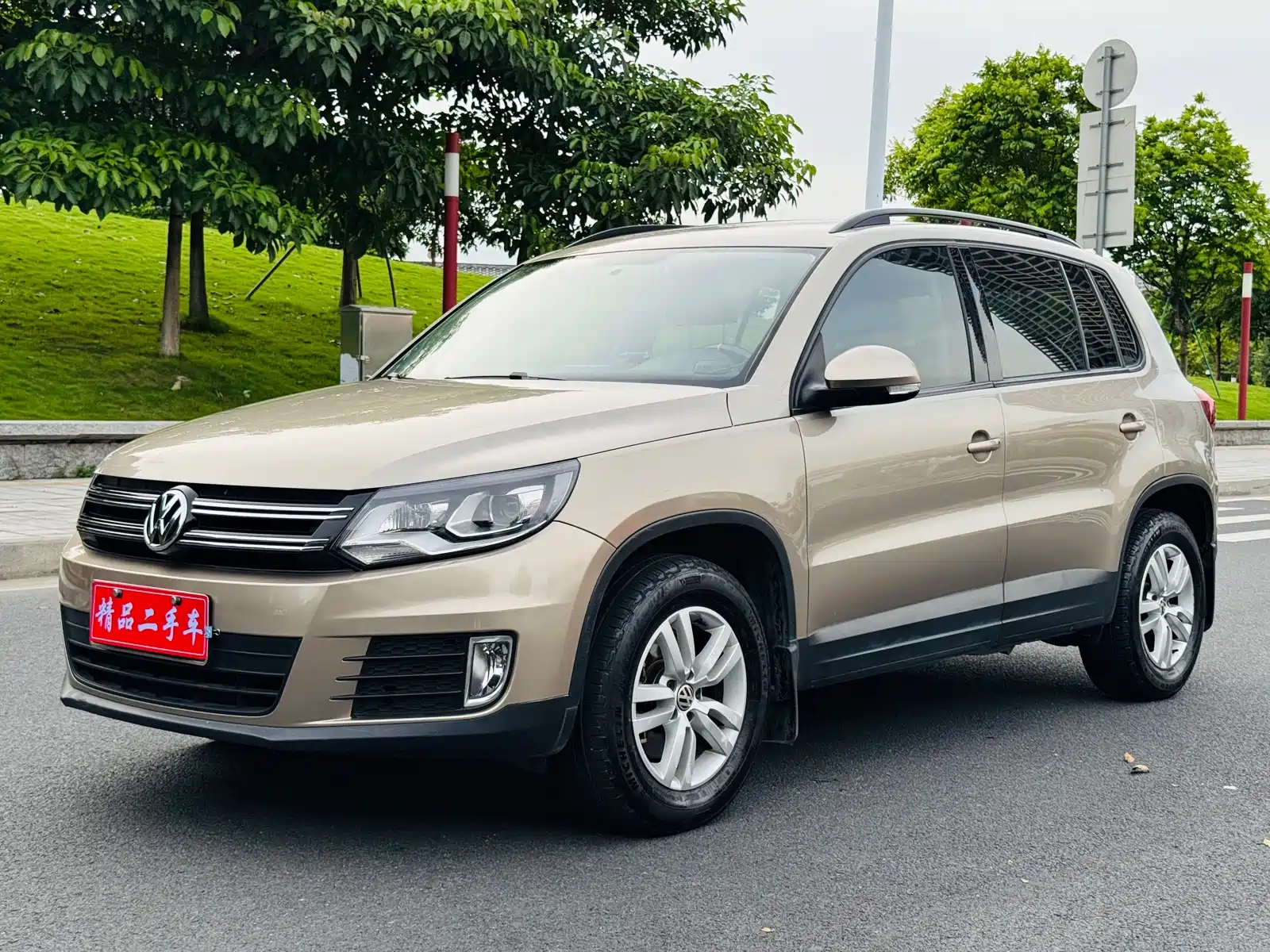 VOLKSWAGEN TIGUAN 2015