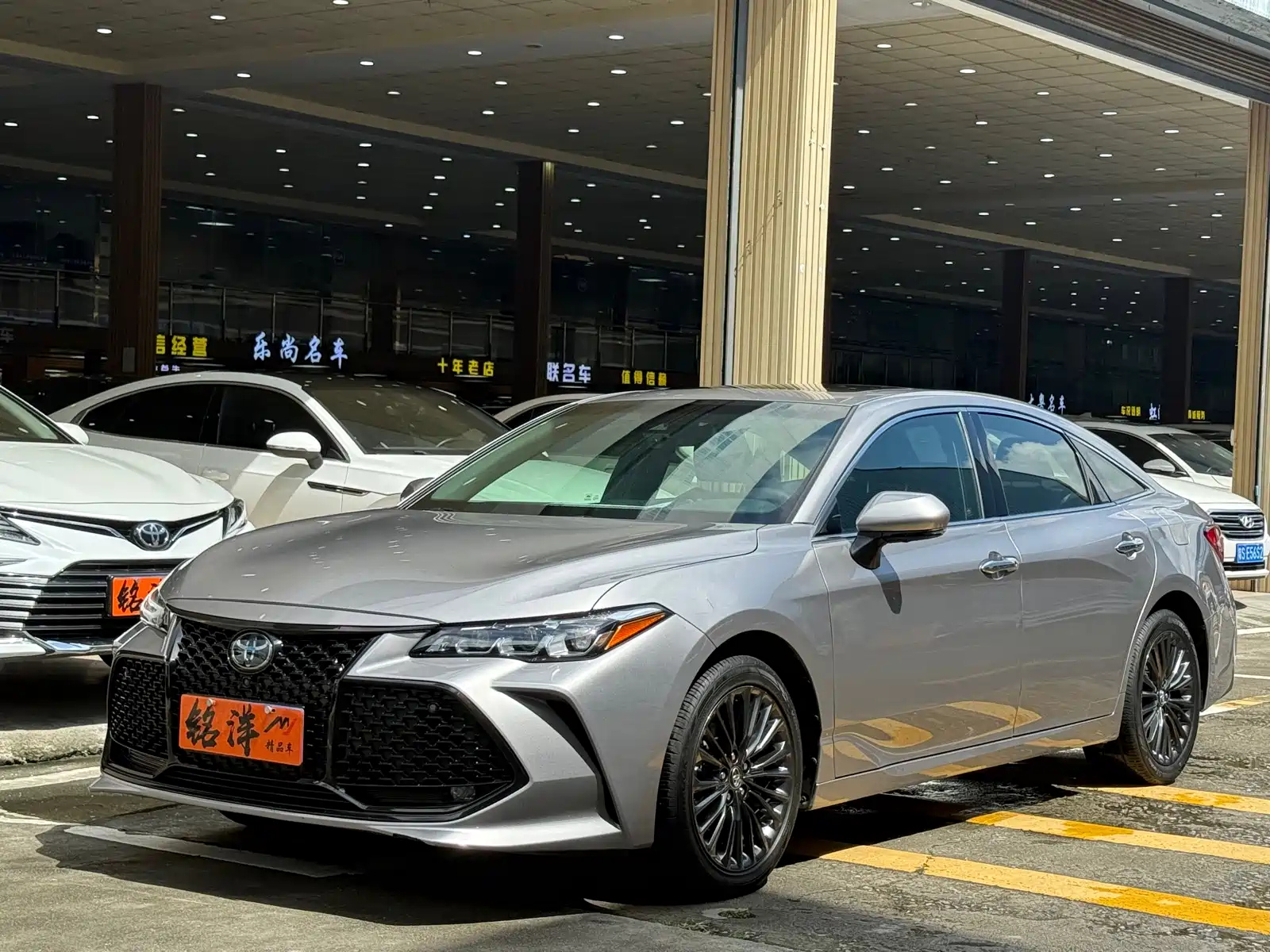 TOYOTA AVALON 2019