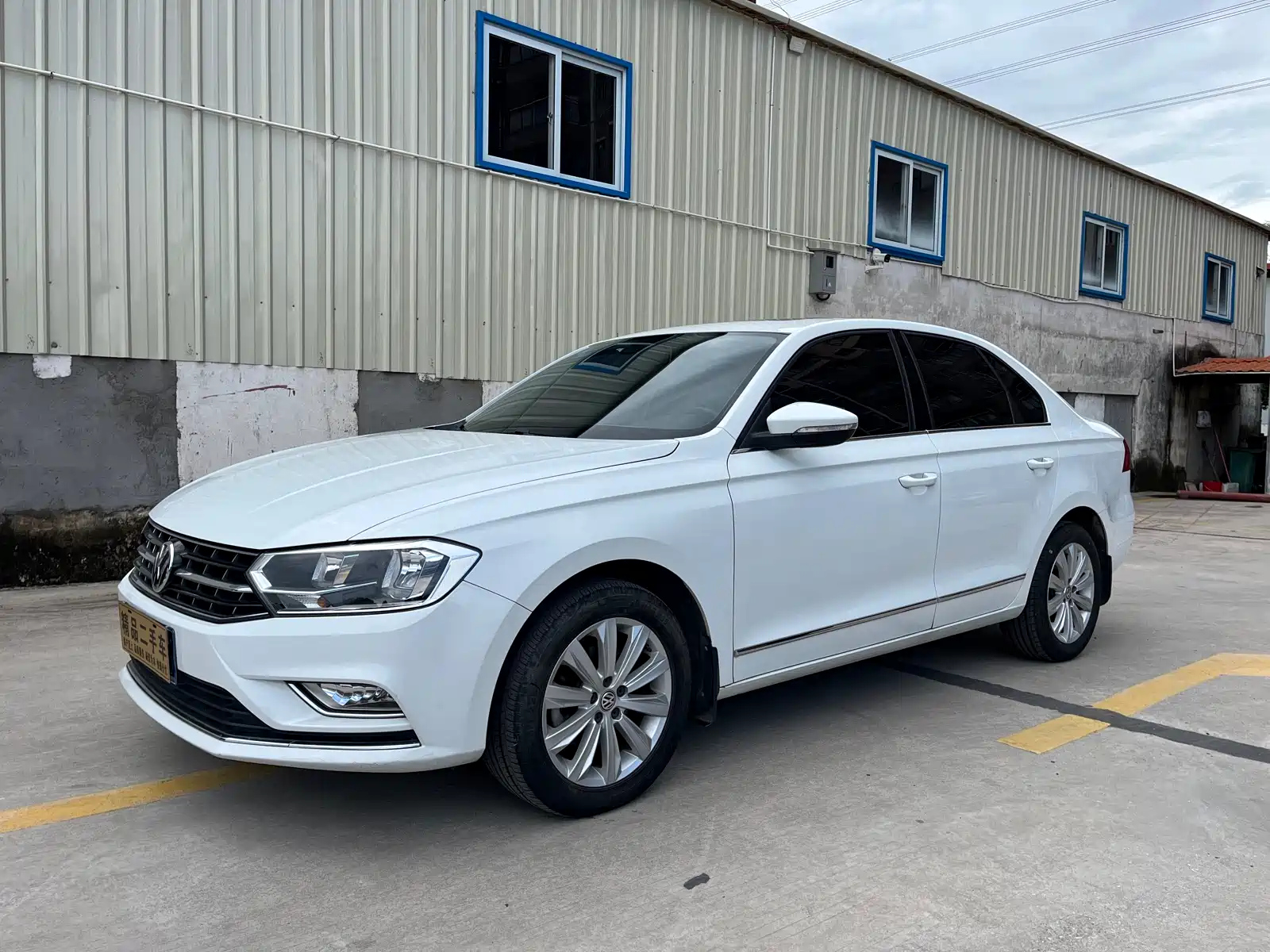 VOLKSWAGEN BORA 2016