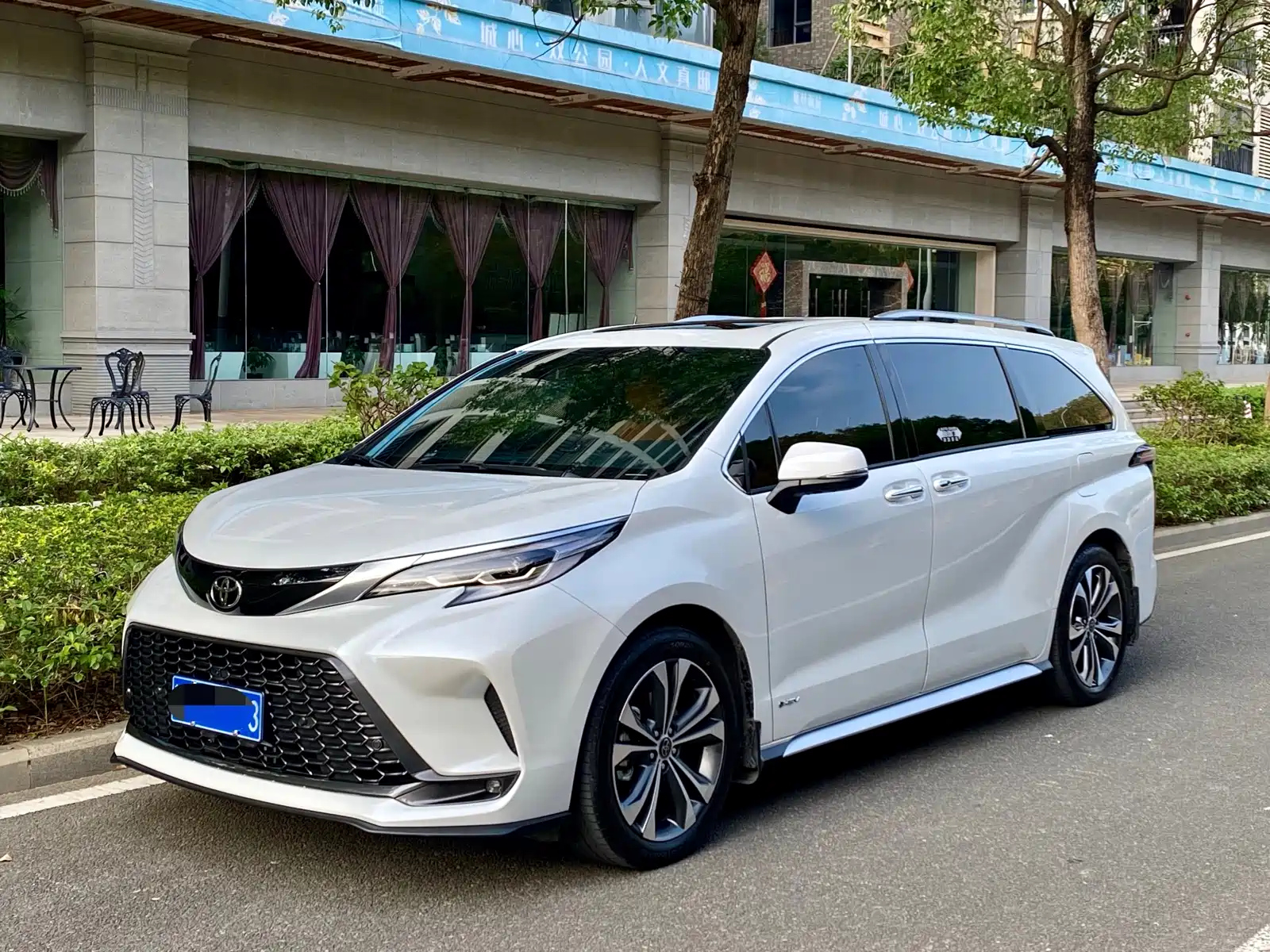 TOYOTA GRANVIA 2024
