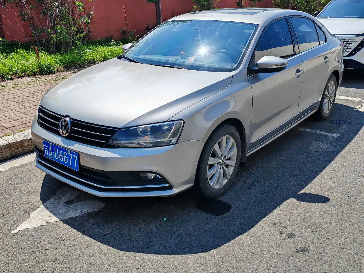 VOLKSWAGEN SAGITAR 2015