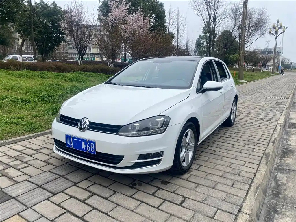 VOLKSWAGEN GOLF 2015