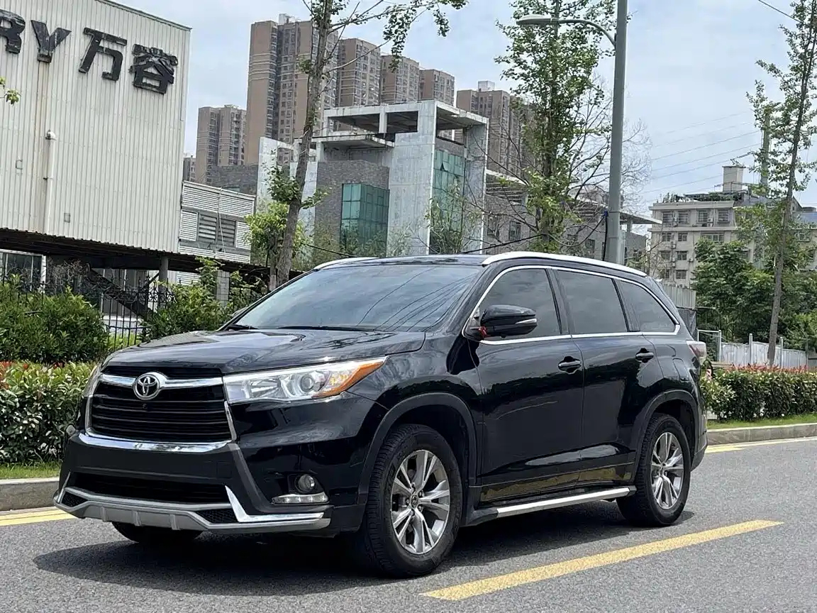 TOYOTA HIGHLANDER 2015