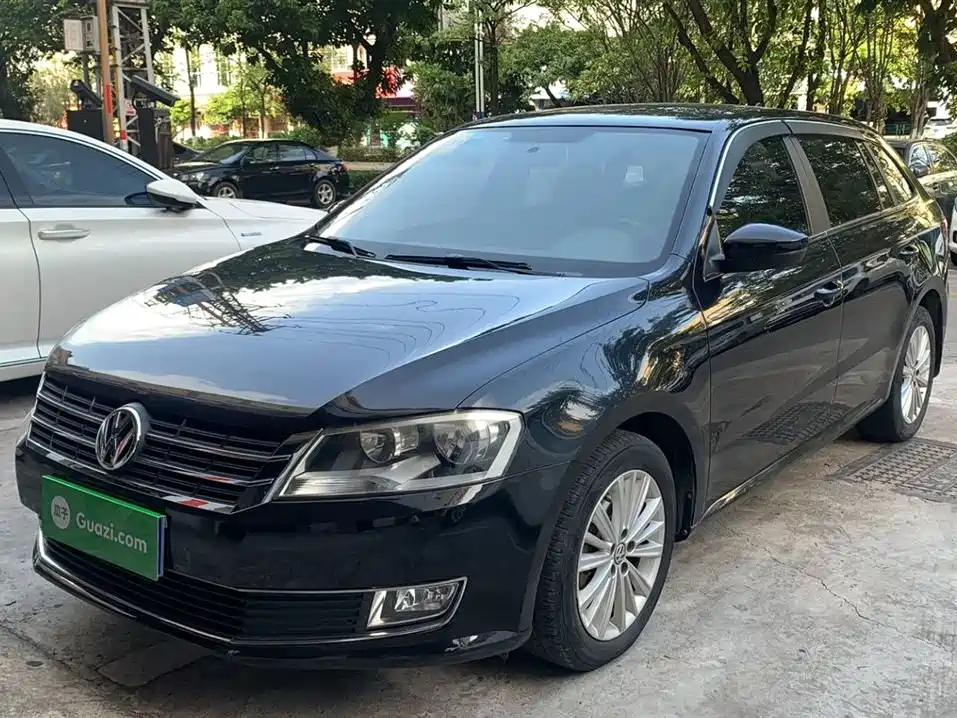 VOLKSWAGEN LAVIDA 2013