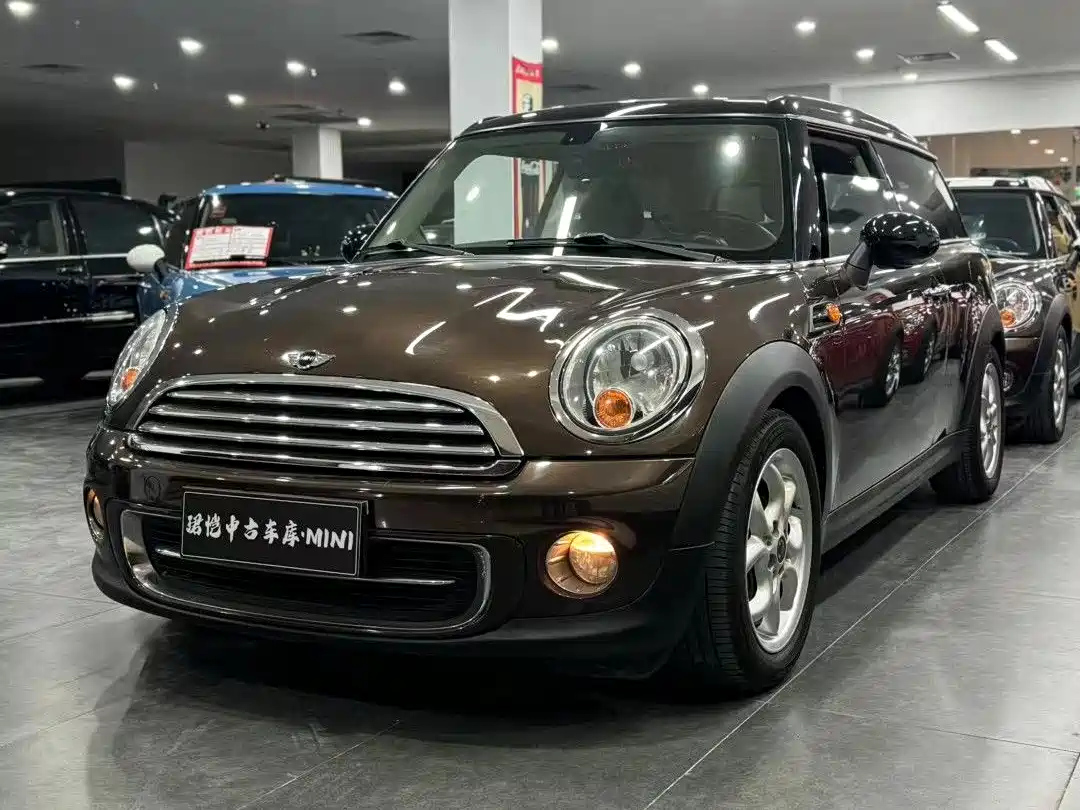 MINI CLUBMAN 2011
