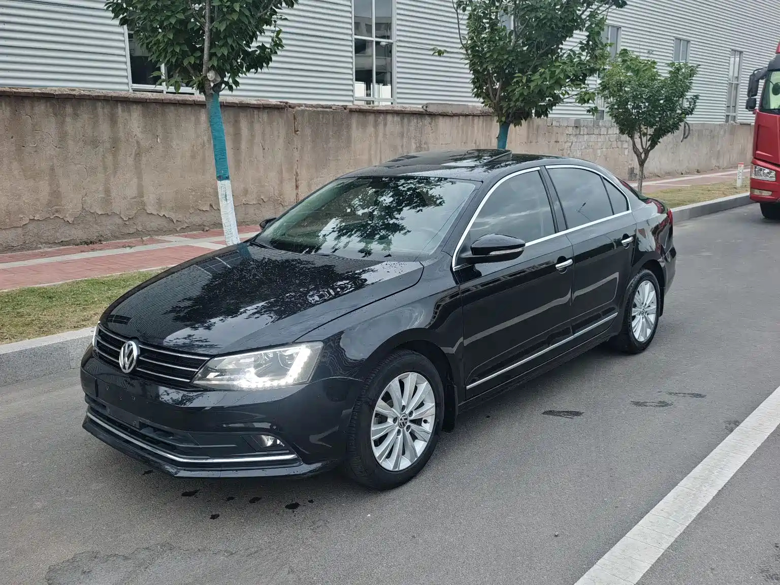 VOLKSWAGEN SAGITAR 2015
