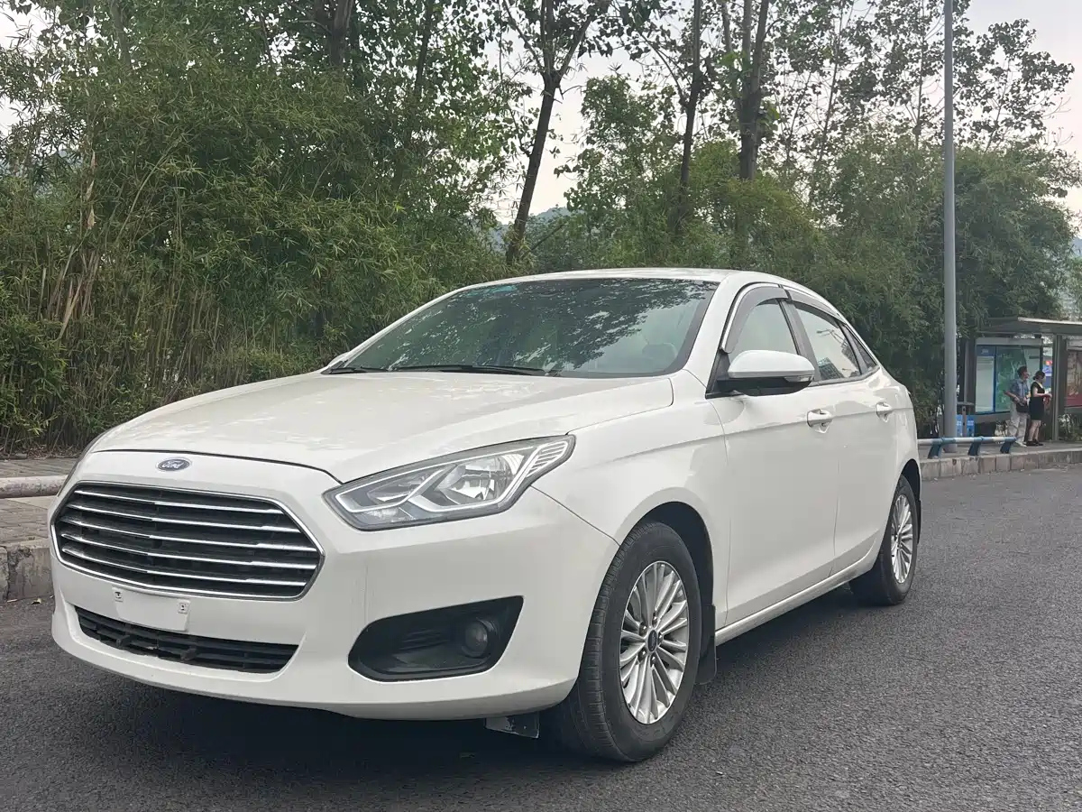 FORD ESCORT 2015