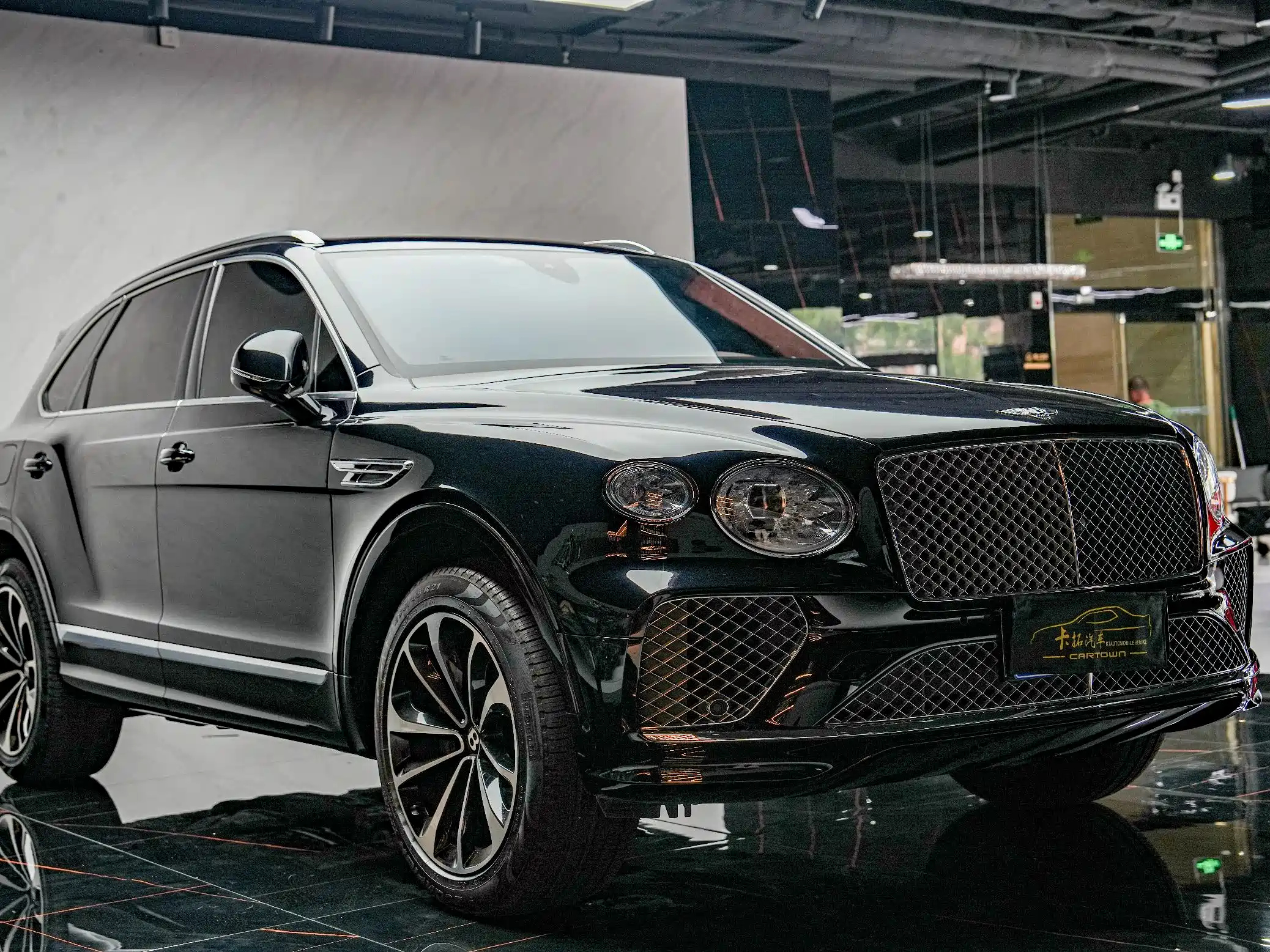 BENTLEY BENTAYGA 2021