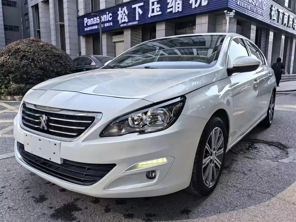 PEUGEOT 408