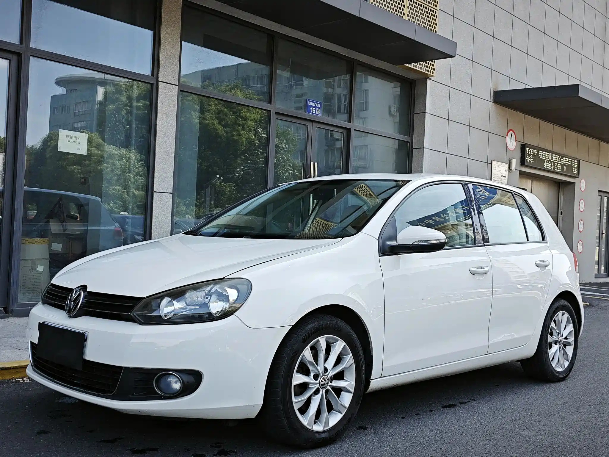 VOLKSWAGEN GOLF