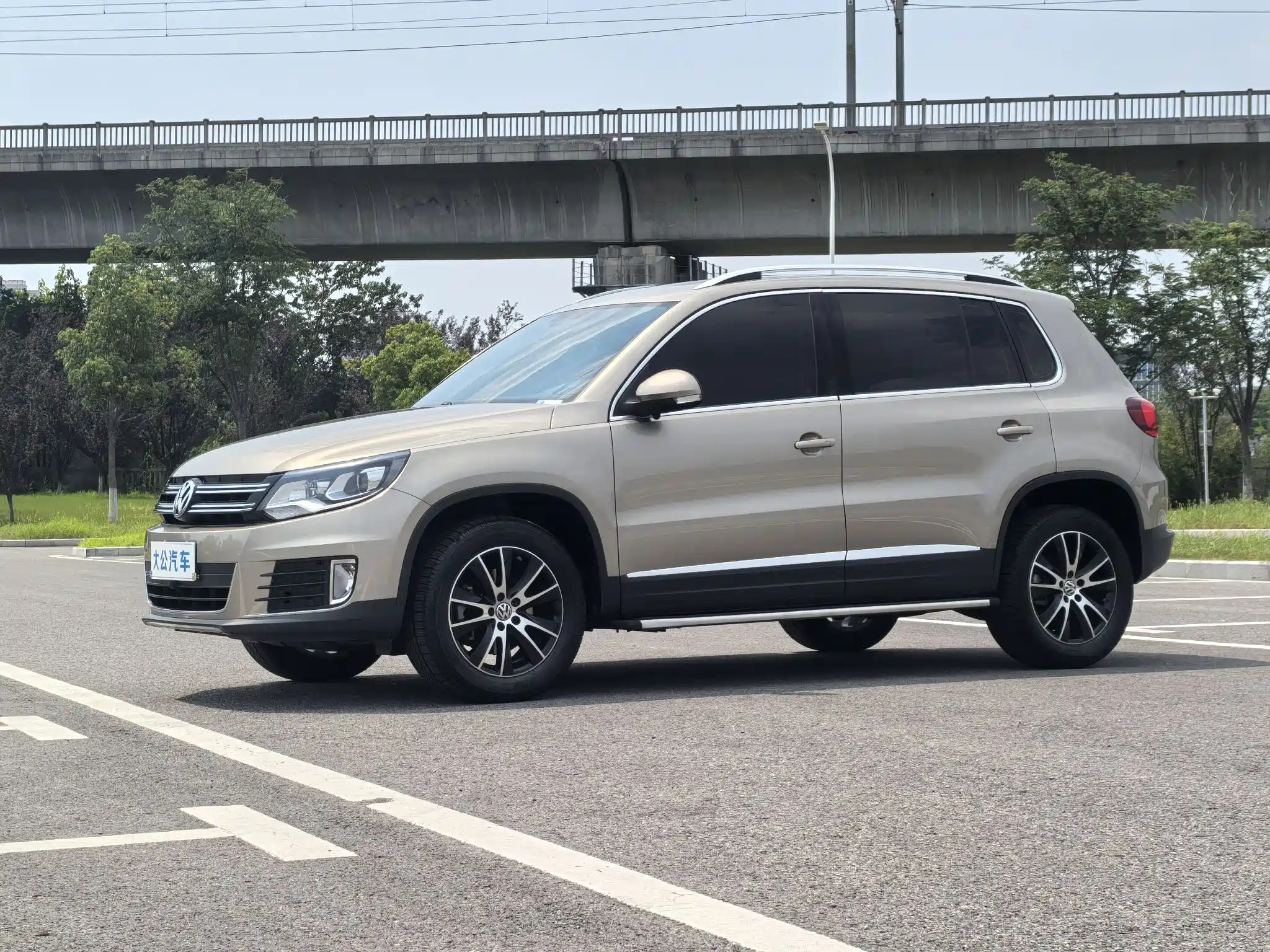 VOLKSWAGEN TIGUAN 2015