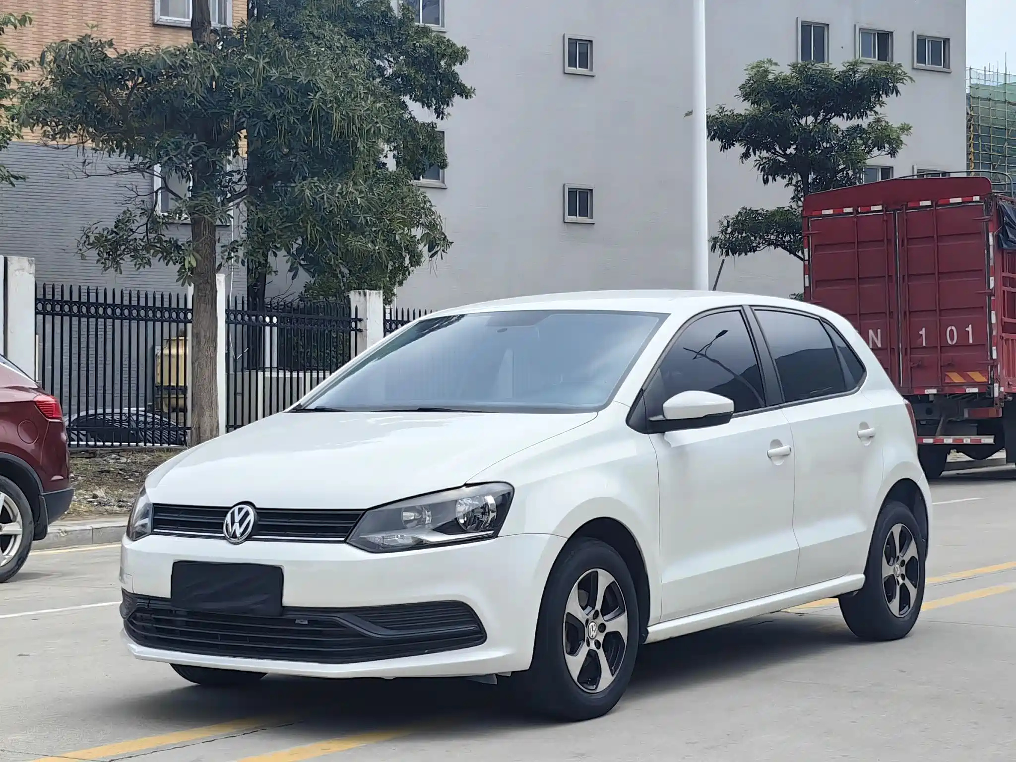 VOLKSWAGEN POLO 2016