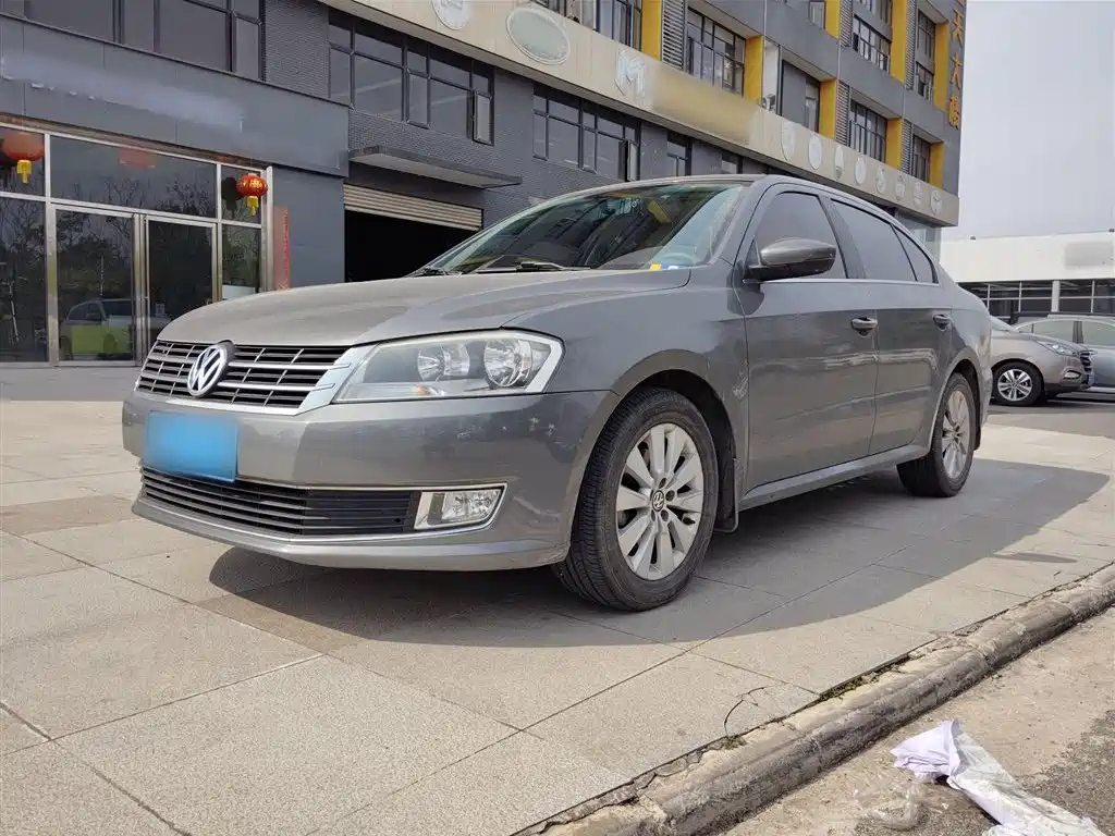 VOLKSWAGEN LAVIDA 2013