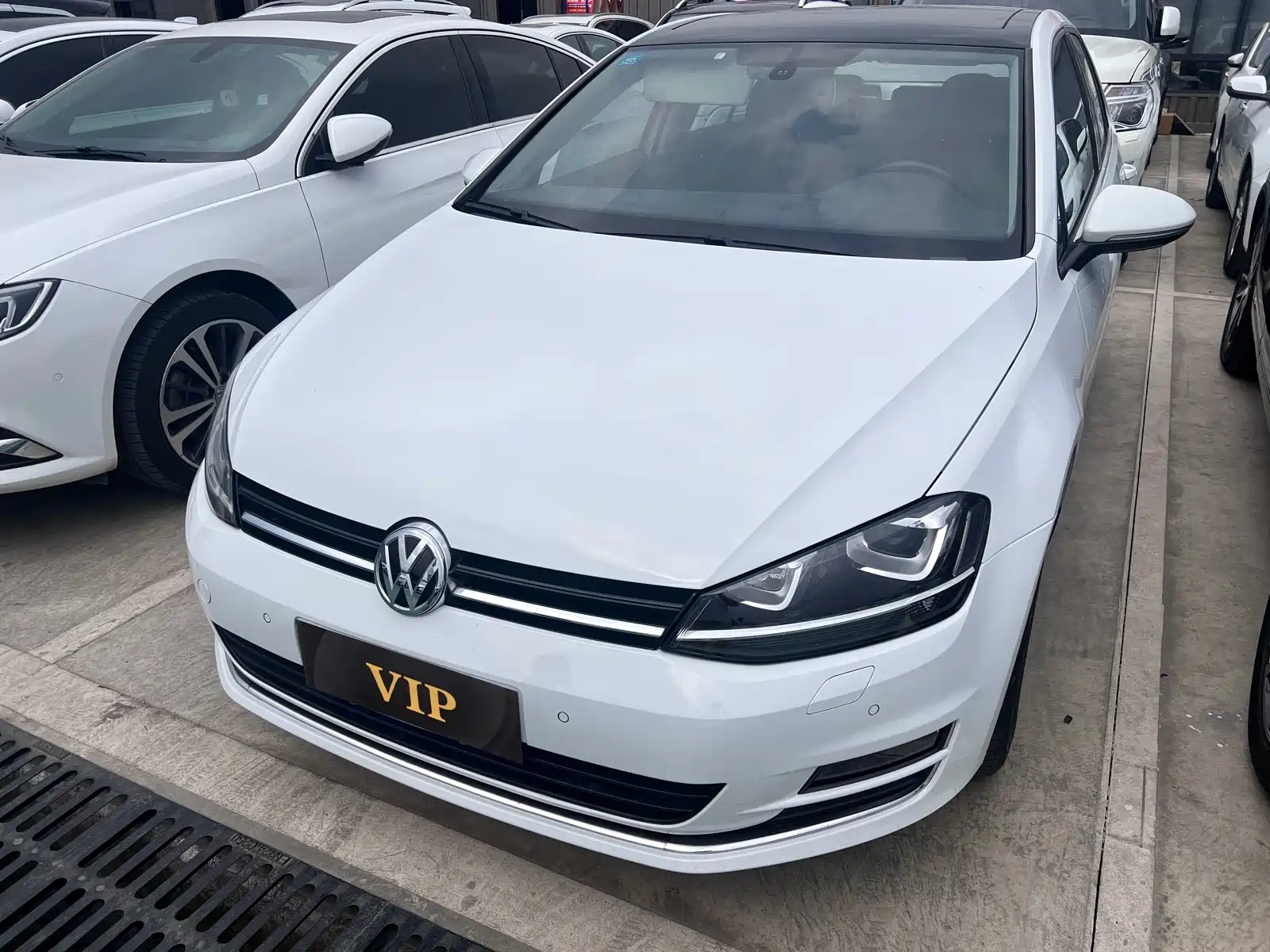 VOLKSWAGEN GOLF 2014