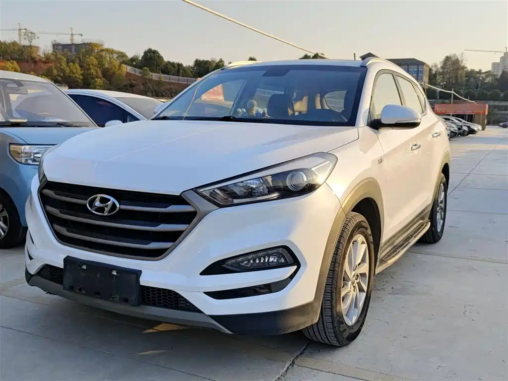 HYUNDAI TUCSON 2015