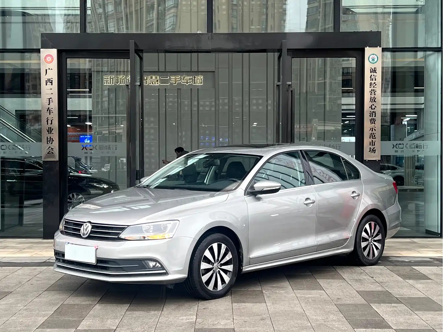 VOLKSWAGEN SAGITAR 2018