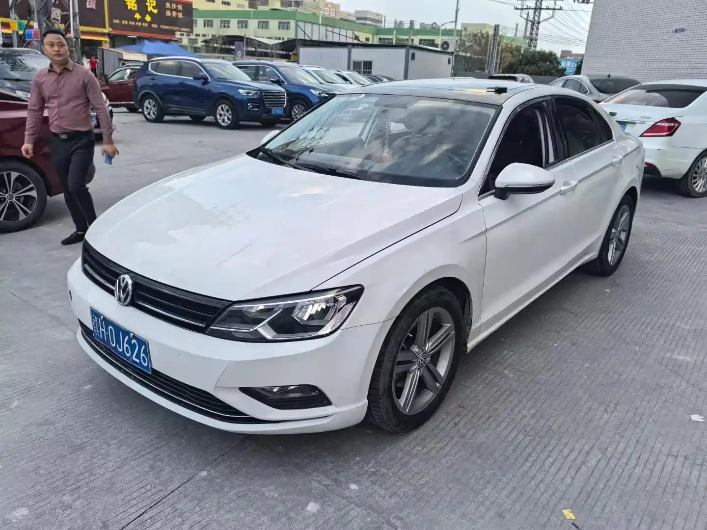 VOLKSWAGEN LAMANDO 2017