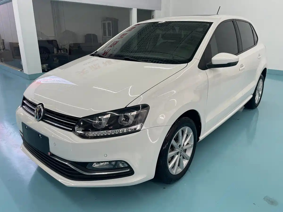 VOLKSWAGEN POLO 2016