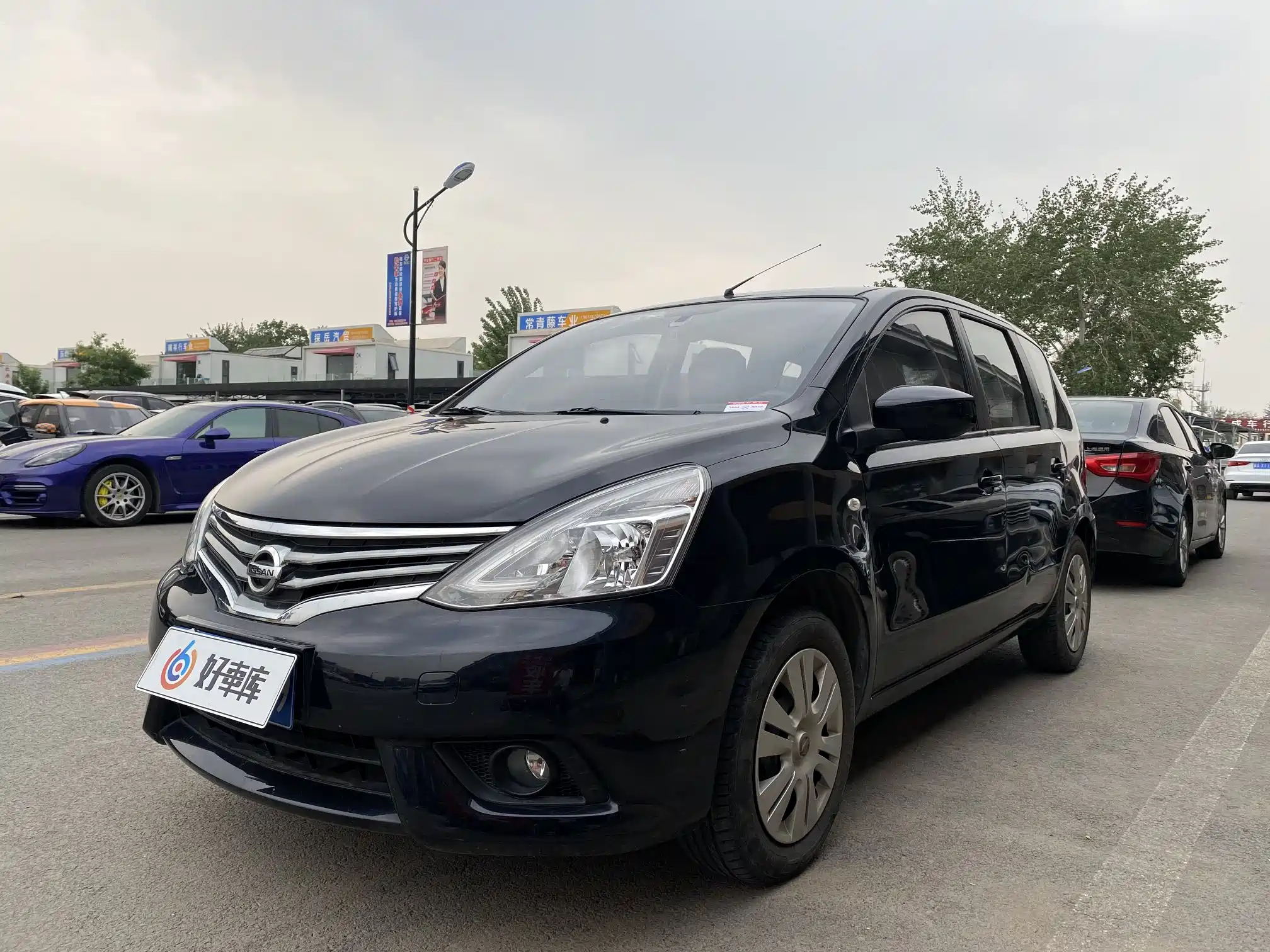 NISSAN LIVINA 2013