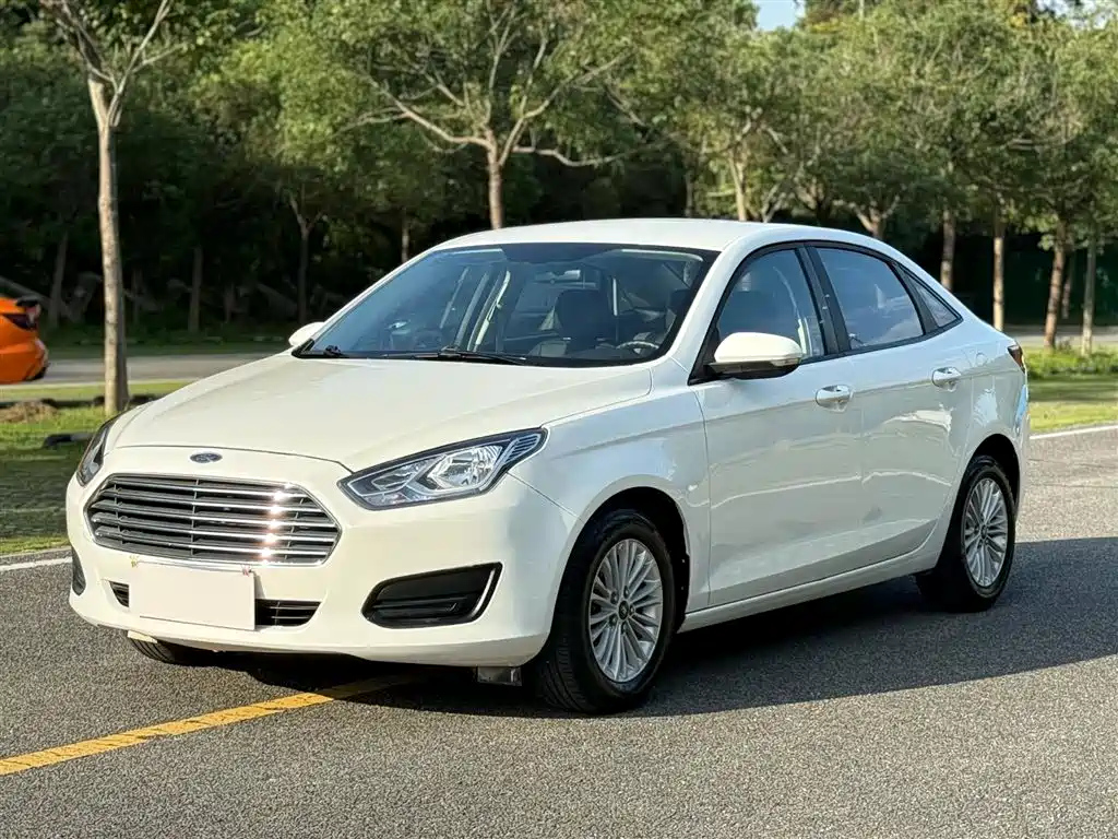FORD ESCORT 2017