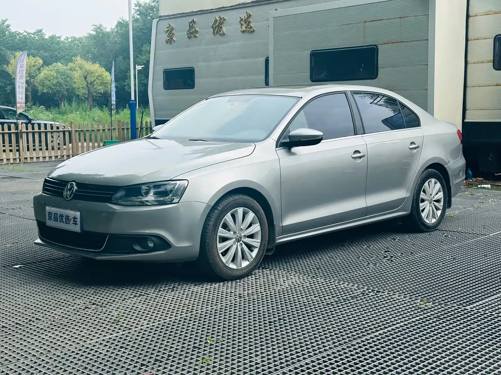 VOLKSWAGEN SAGITAR 2014