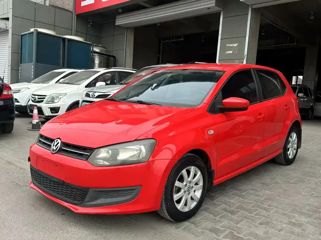 VOLKSWAGEN POLO