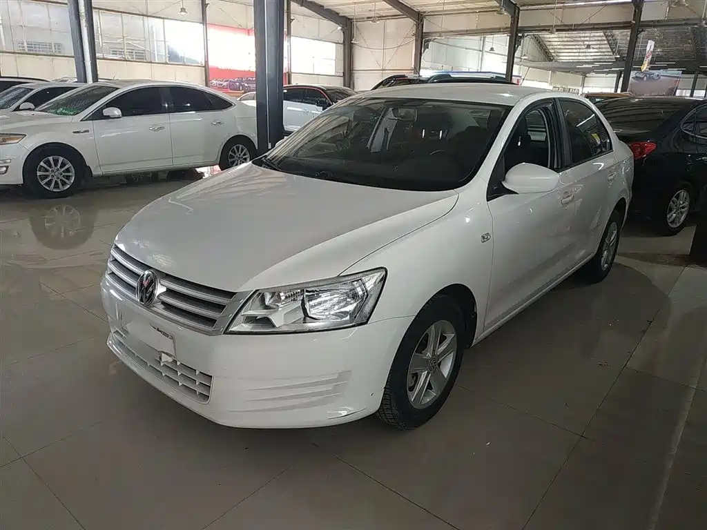 VOLKSWAGEN SANTANA 2015